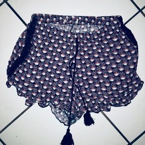 Pattern loose shorts